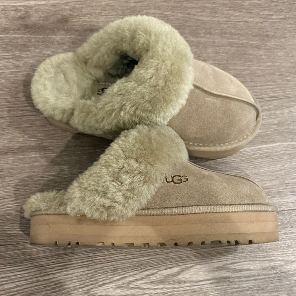 Cozy Tan UGG Fur-Lined Slippers - Picture 3 of 6